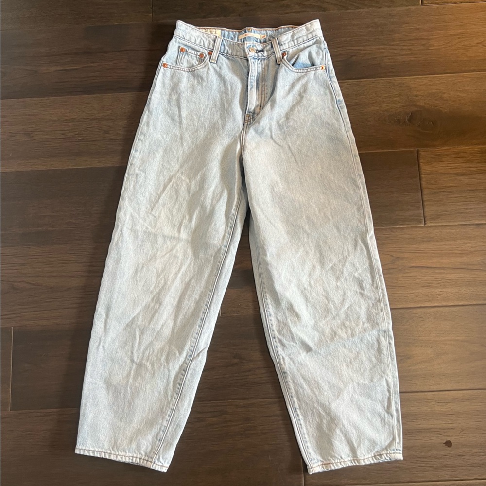 Levi's high Rise Balloon Leg Jeans, Light Blue size 25
